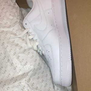 White Af1’s